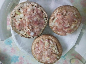 onion with pork mince on portabello